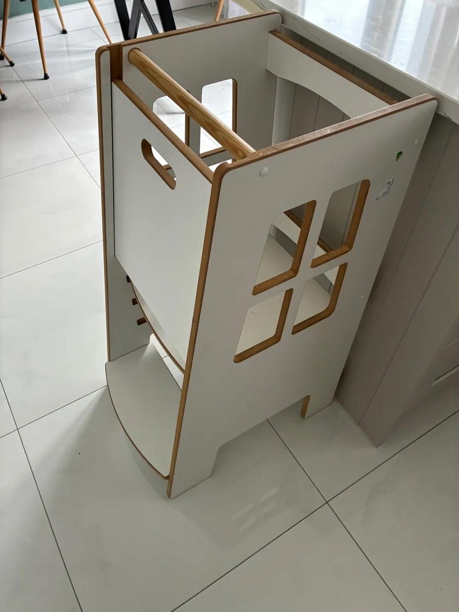 Montessori learning tower - Image 1