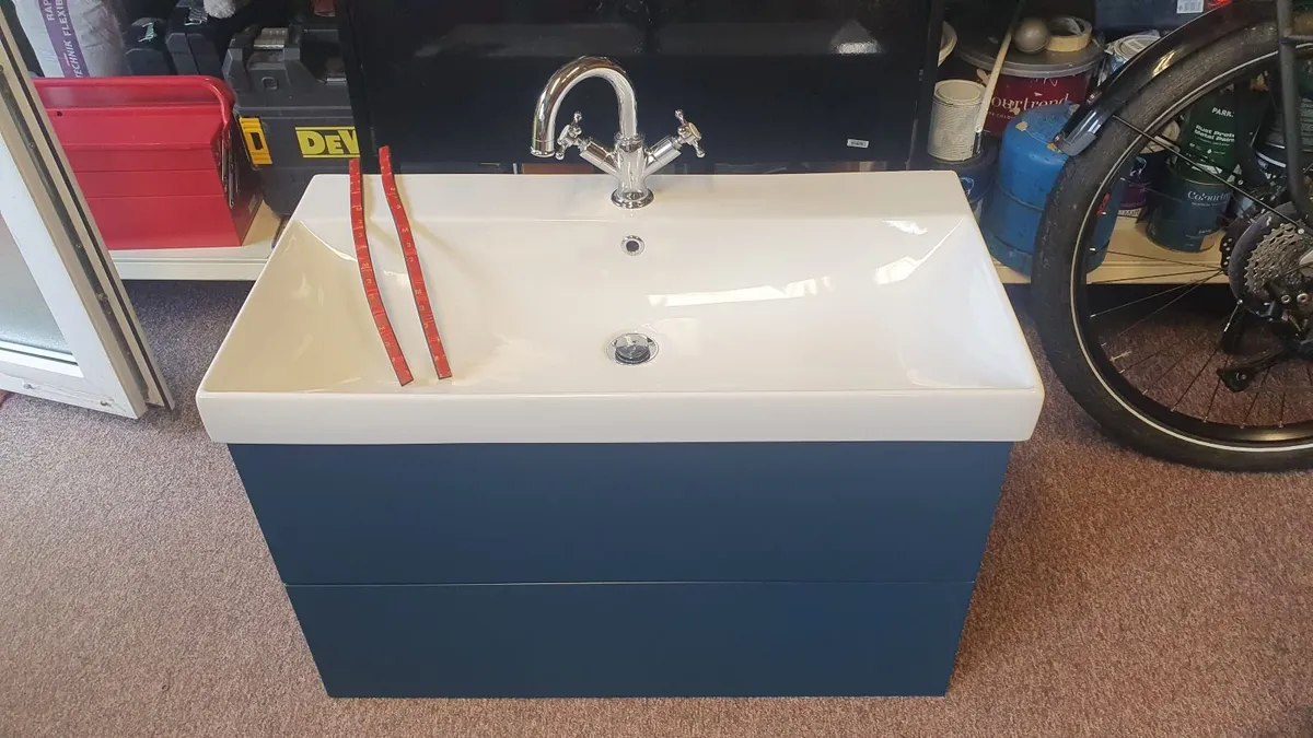 Bathroom vanity unit - Image 1
