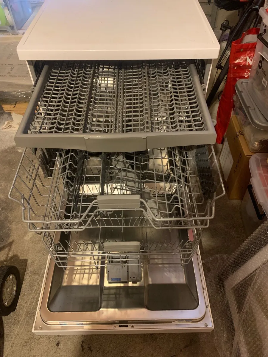 Dishwasher - Image 2