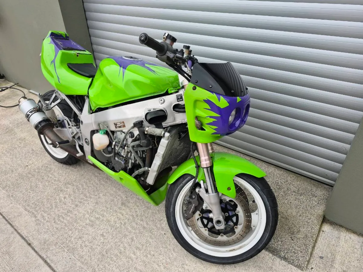 Kawasaki zx7r - Image 1
