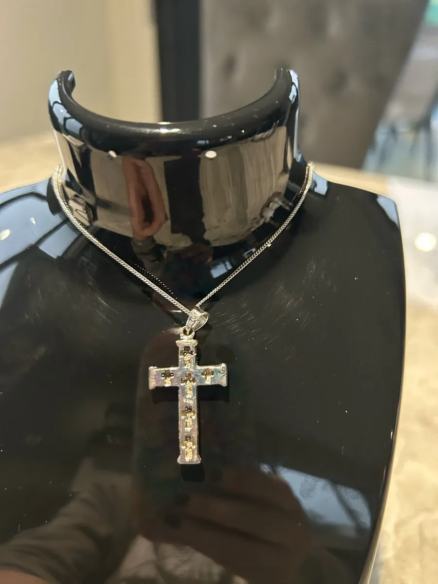 Diamond set crucifix pendant - Image 1