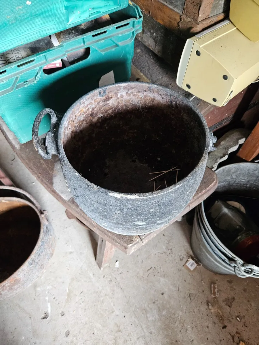 Vintage Cast Iron Pot Skillet Pot - Image 3