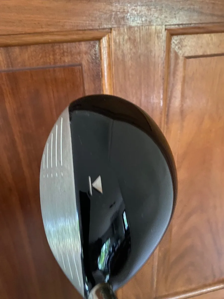 Titleist 907 D2 9.5 degree Driver Stiff Flex - Image 3