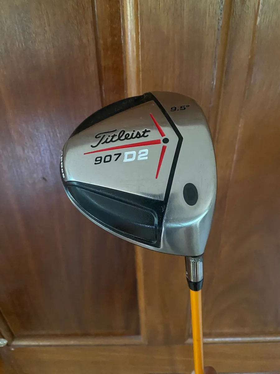 Titleist 907 D2 9.5 degree Driver Stiff Flex - Image 1