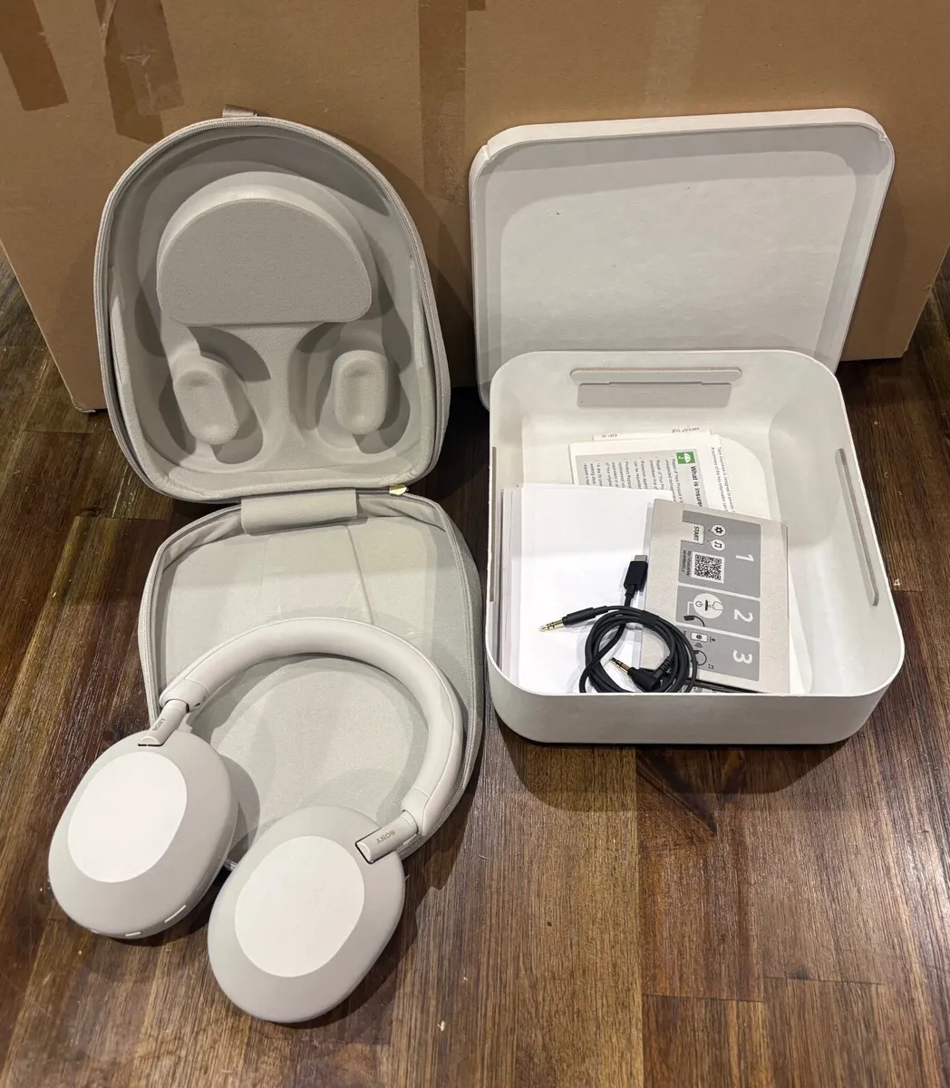 Sony WH-1000XM5 Wireless Noise Cancelling Headphon - Image 2