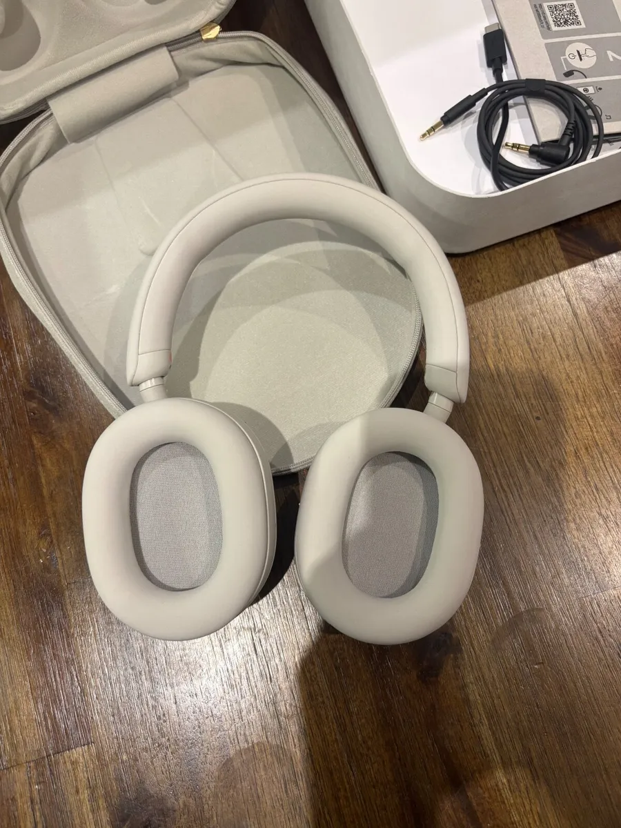 Sony WH-1000XM5 Wireless Noise Cancelling Headphon - Image 4