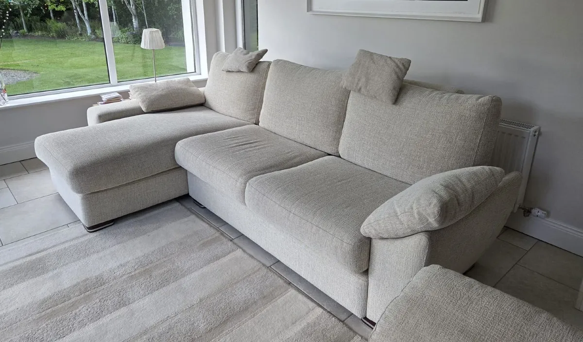 FAMA Sofa & matching Recliner - Image 3