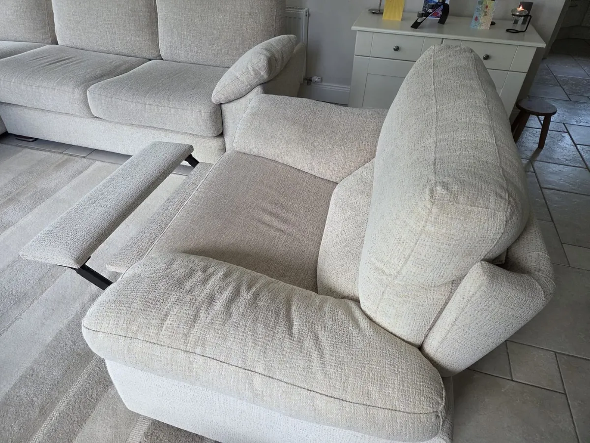FAMA Sofa & matching Recliner - Image 4