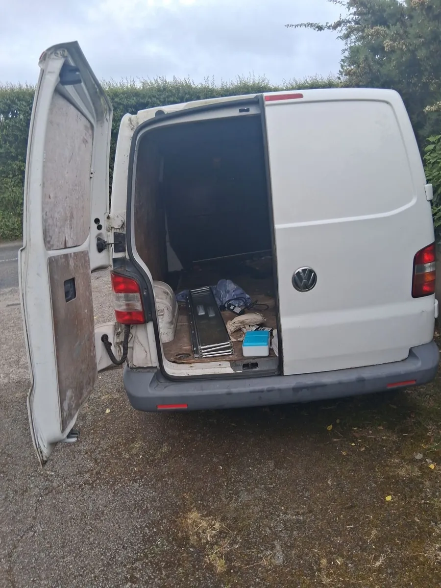 Volkswagen Transporter 2011 - Image 2