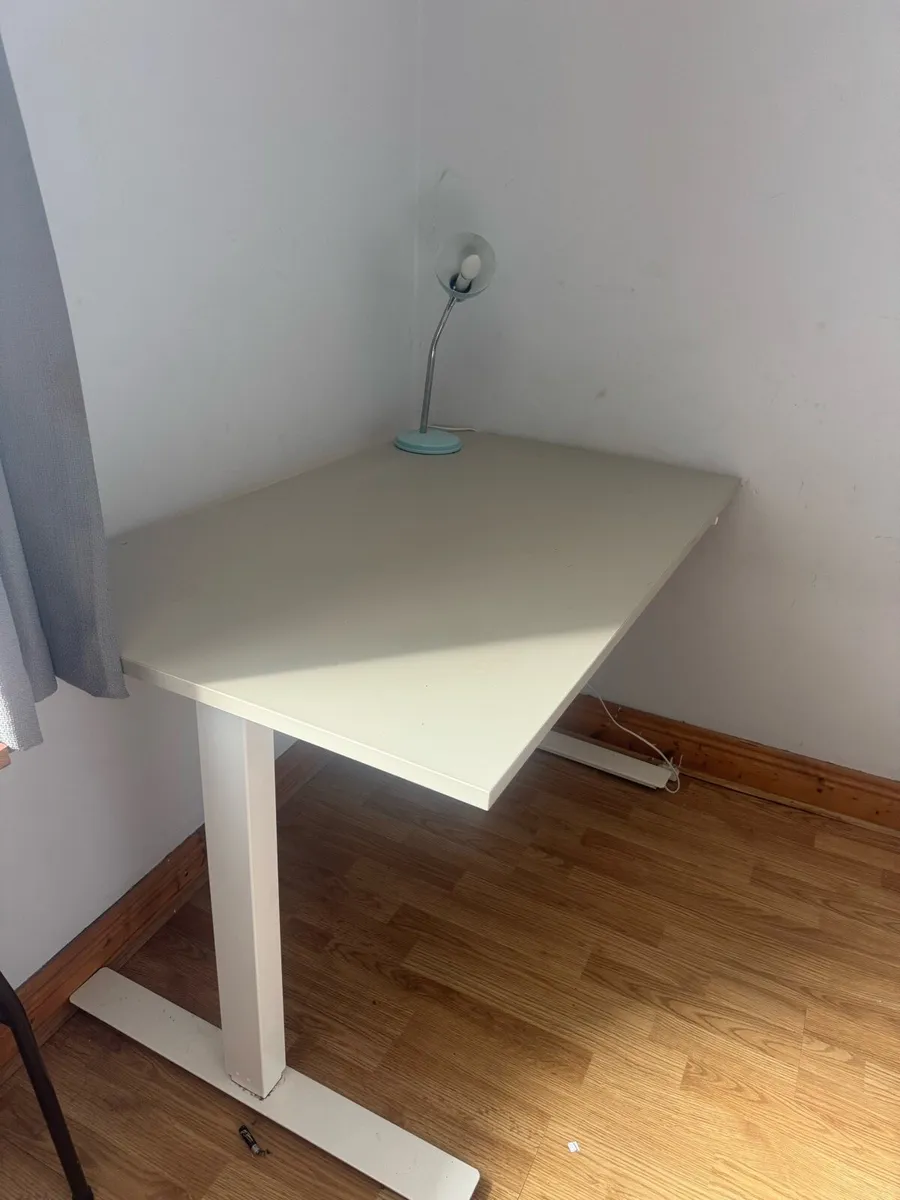 Sit stand desk - Image 1