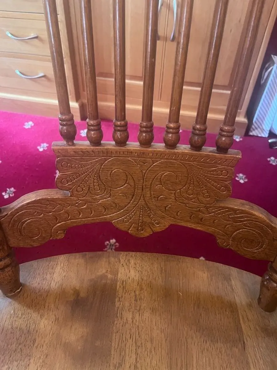 Oak dining chair set with carving embellishment - Image 3
