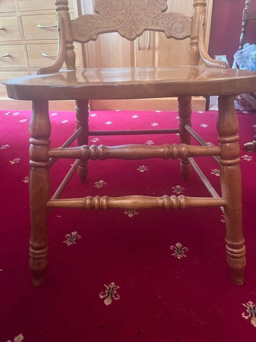 Oak dining chair set with carving embellishment - Image 4