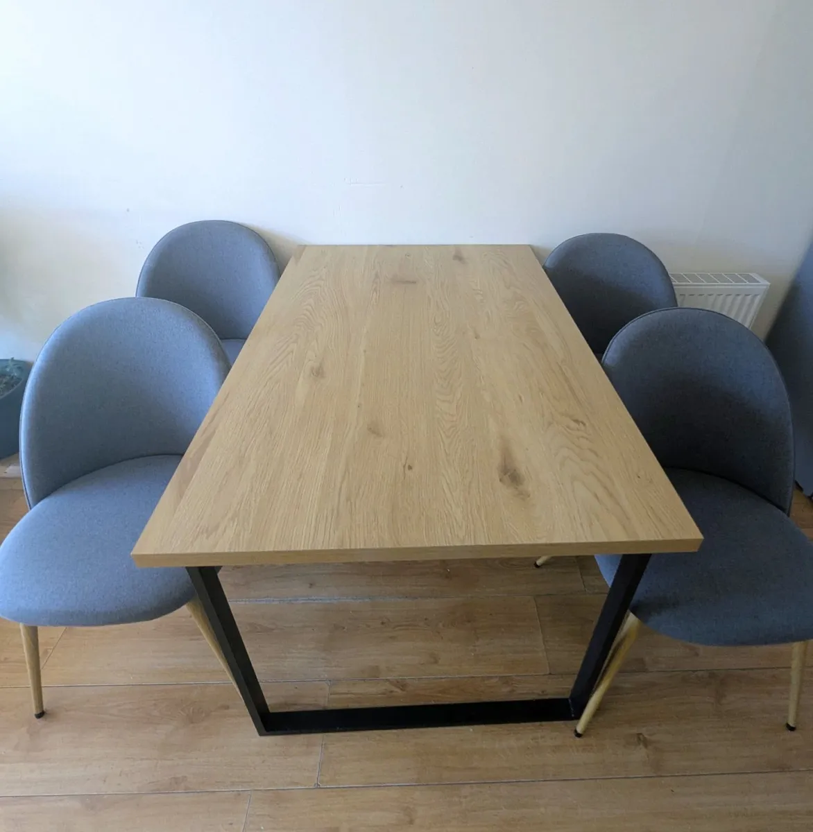 Dining table and 4 chairs - Image 1