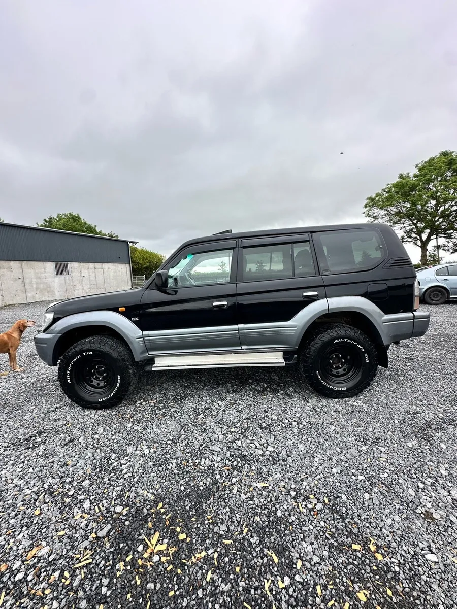 Toyota Landcruiser - 5 seater crewcab - Image 2