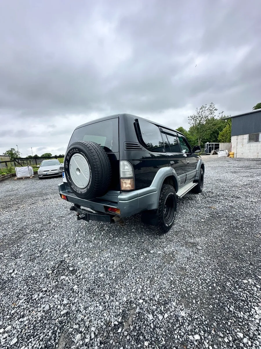 Toyota Landcruiser - 5 seater crewcab - Image 3