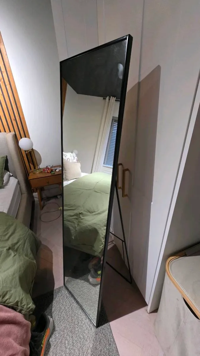 Freestanding mirror - Image 1