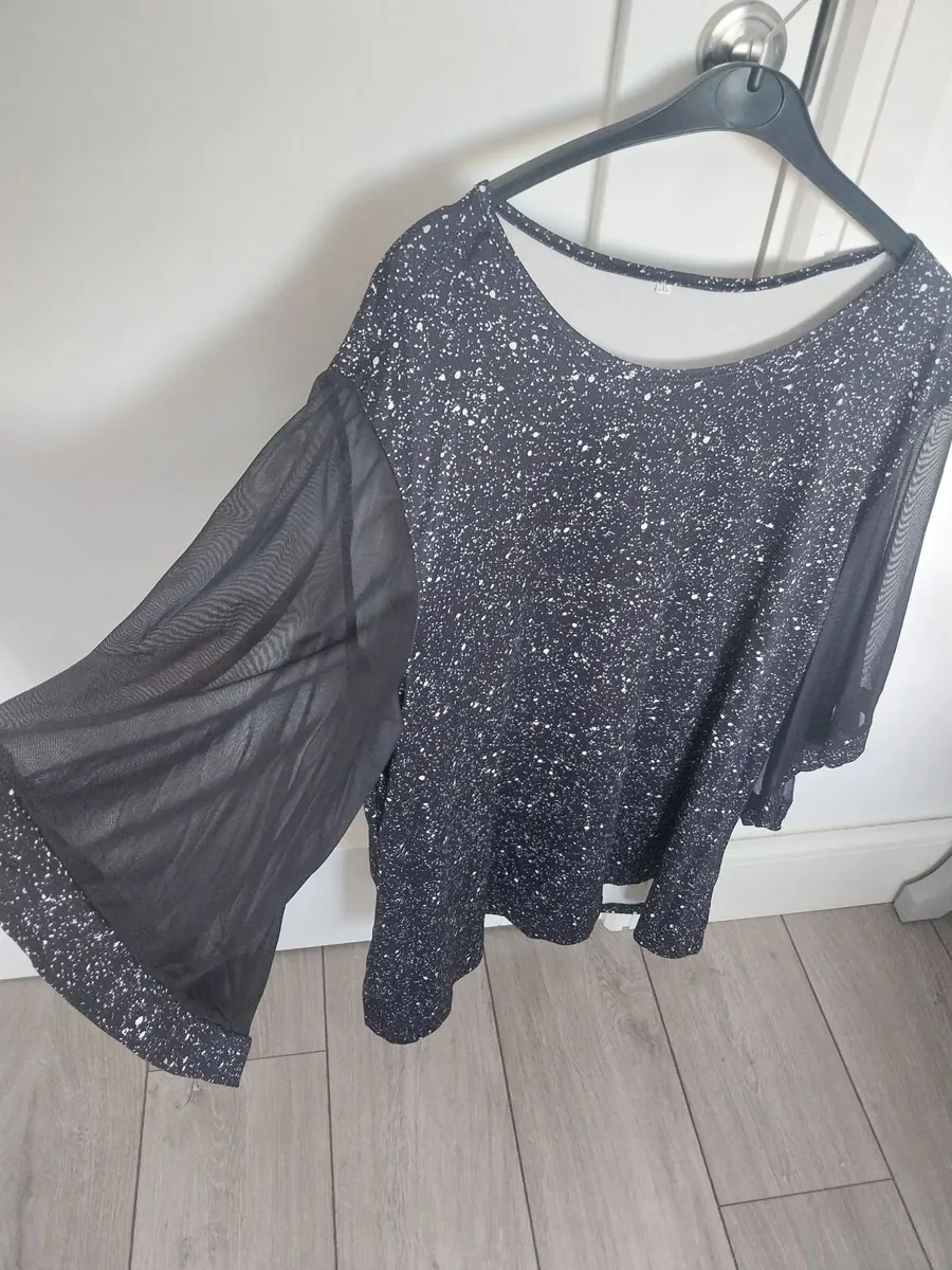Womens top - Image 1