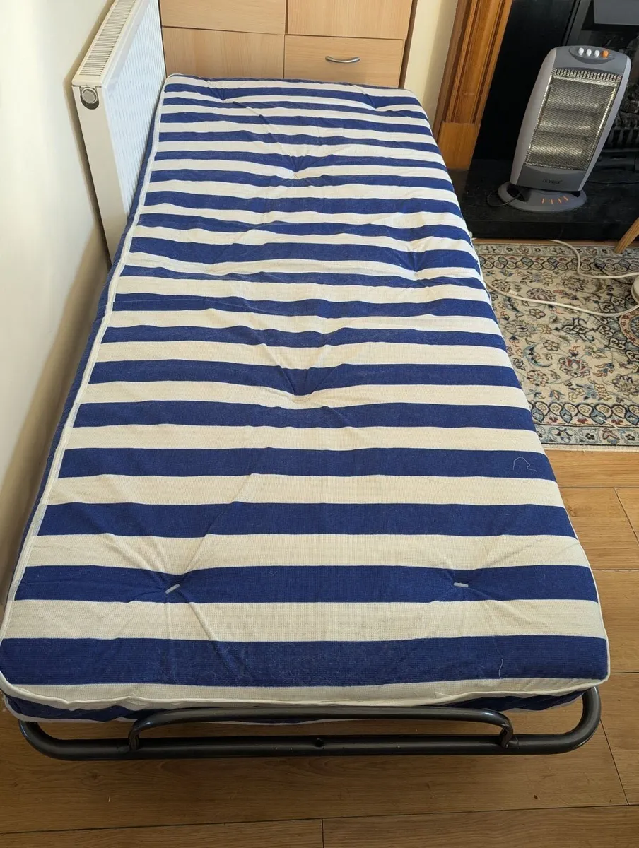 Fold up bed - Image 1