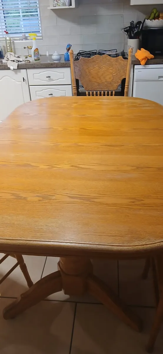 Table and  4 chairs - Image 2