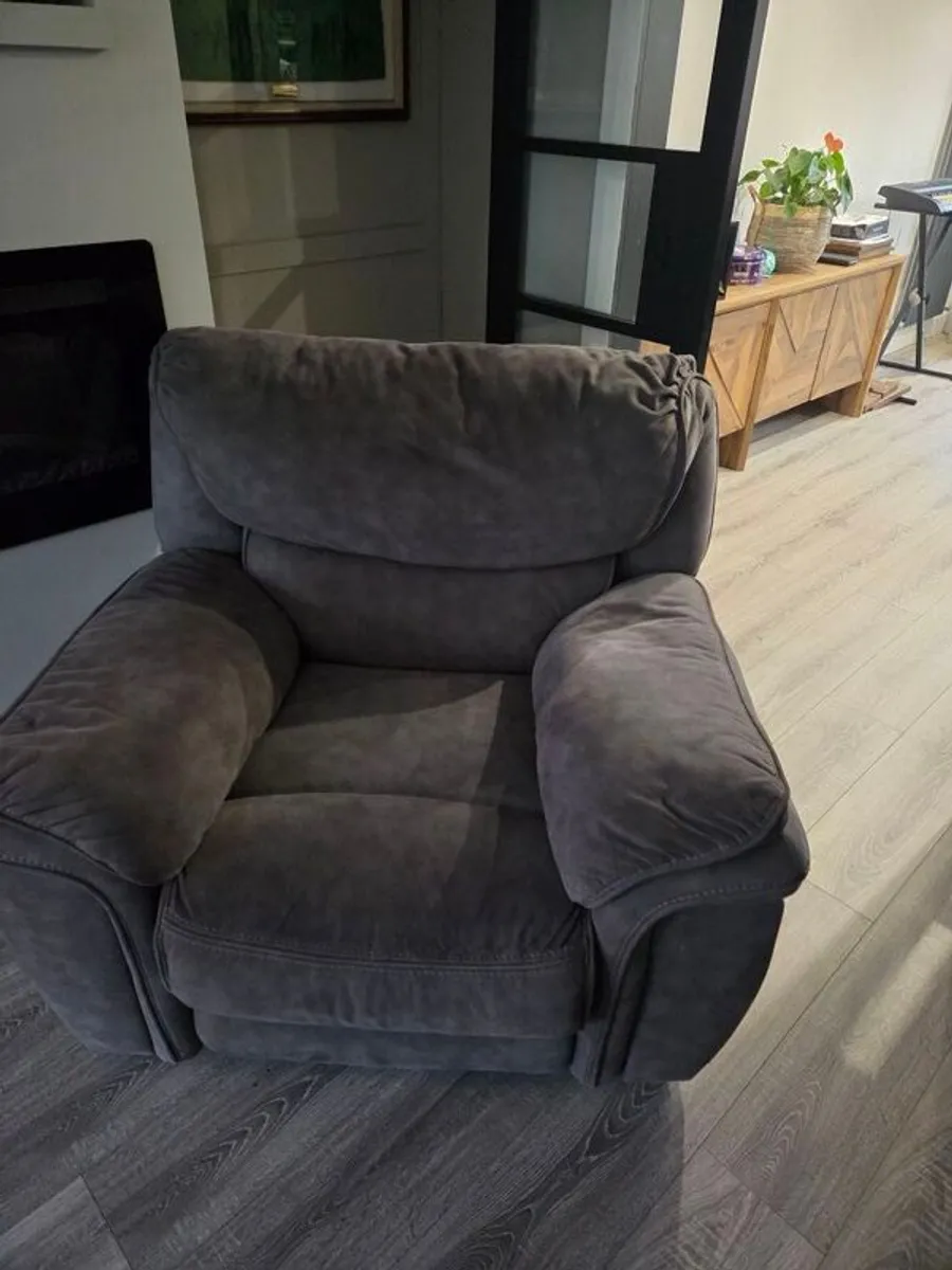 Recliner Arm chairs - Image 2