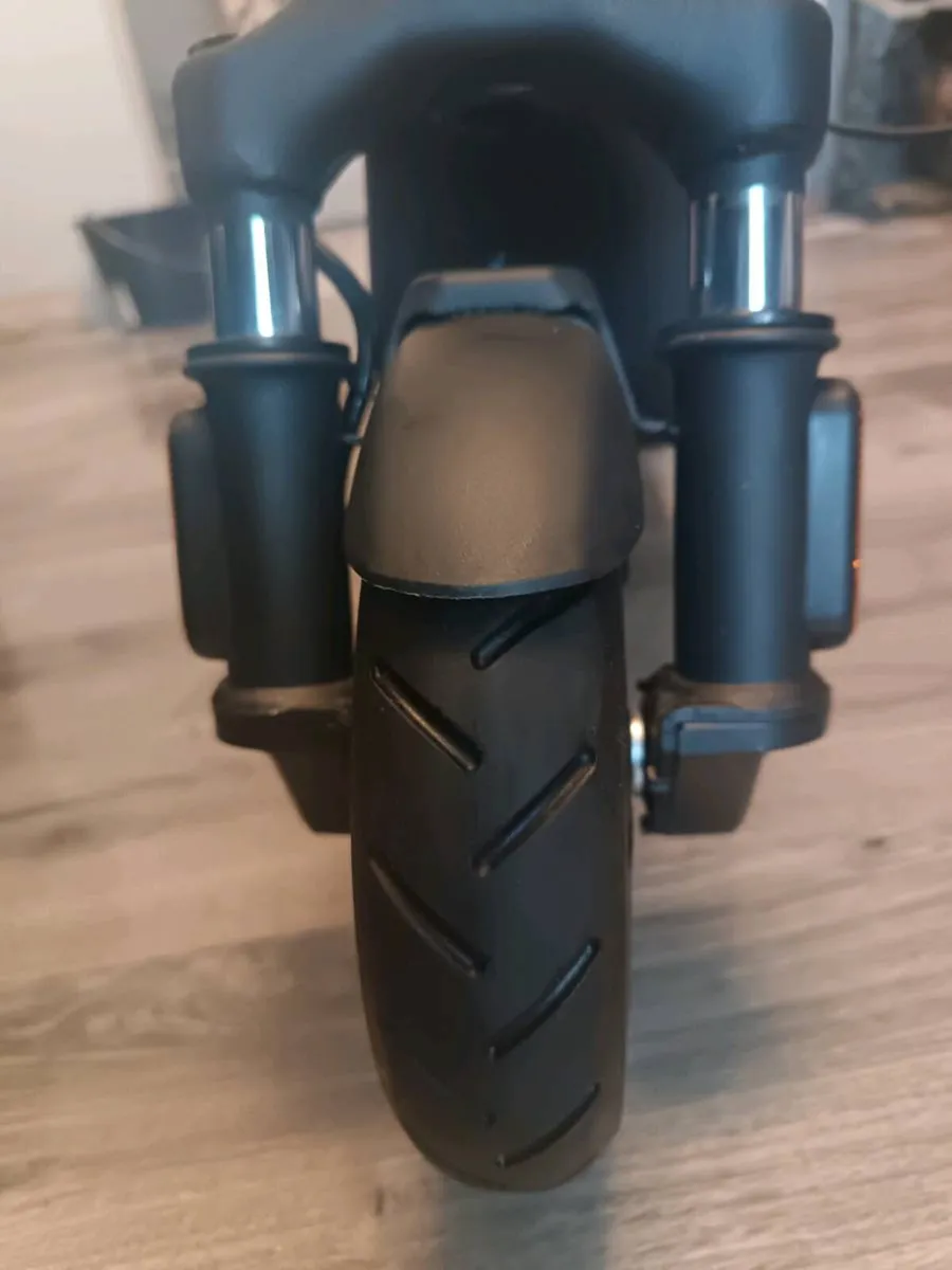 Electric scooter - Image 2