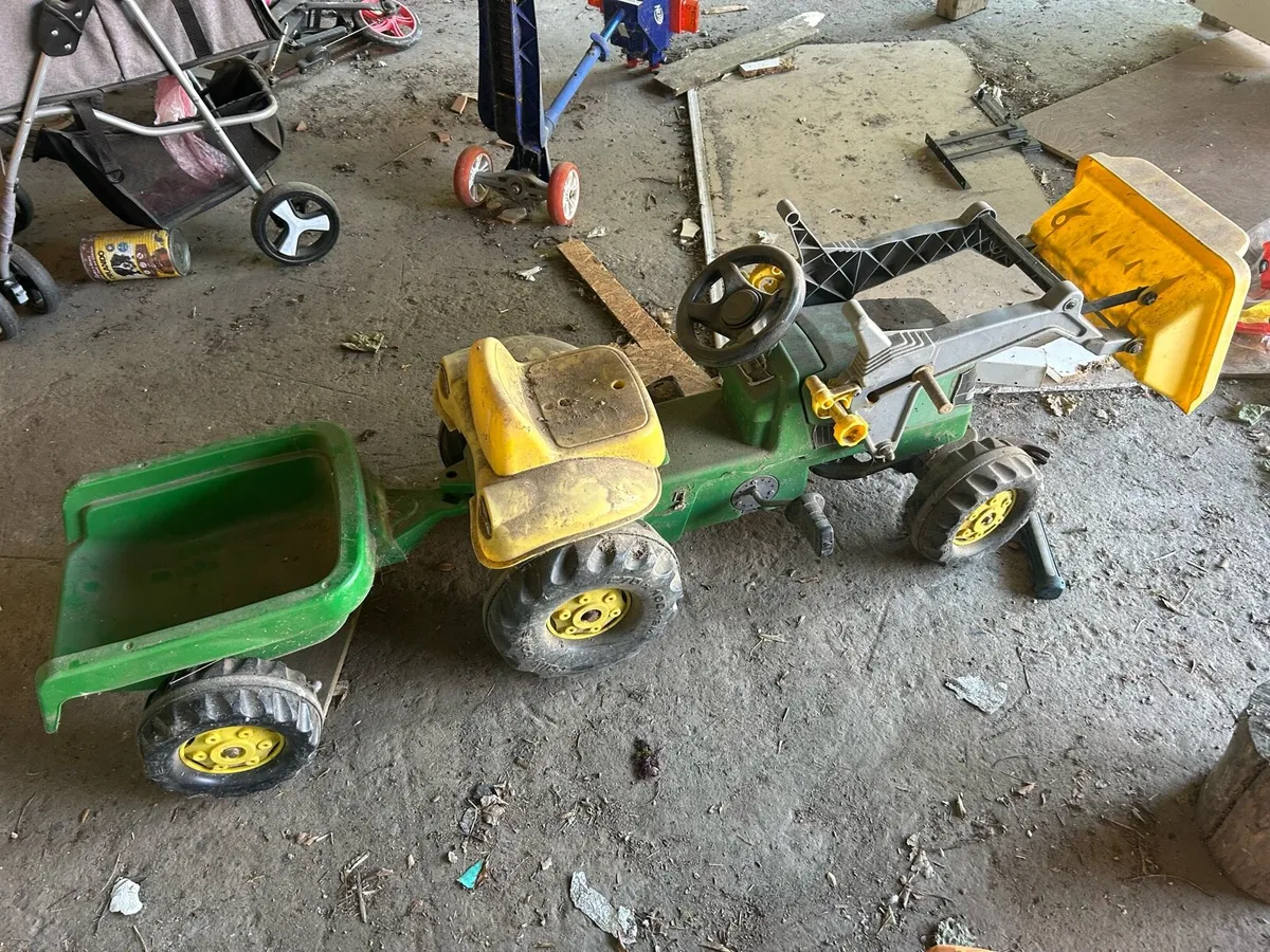 Toy tractor
