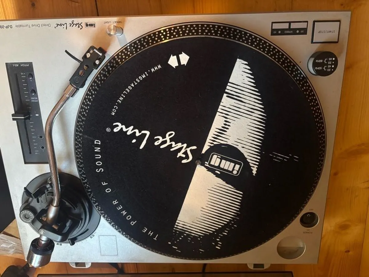 Turntables with mixer - Image 4