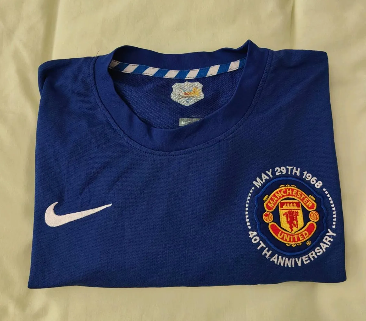 Vintage Manchester United jersey - Image 1