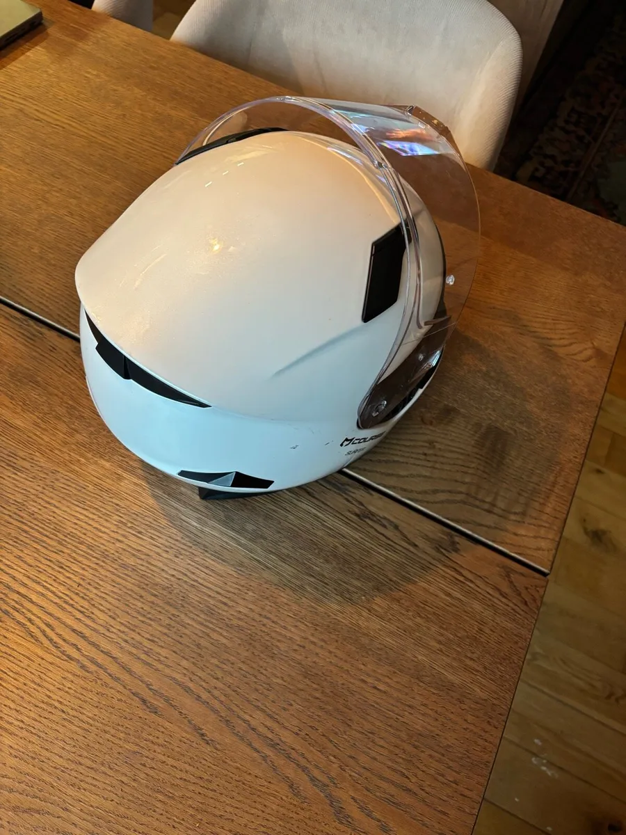 Motorbike helmet - Image 3