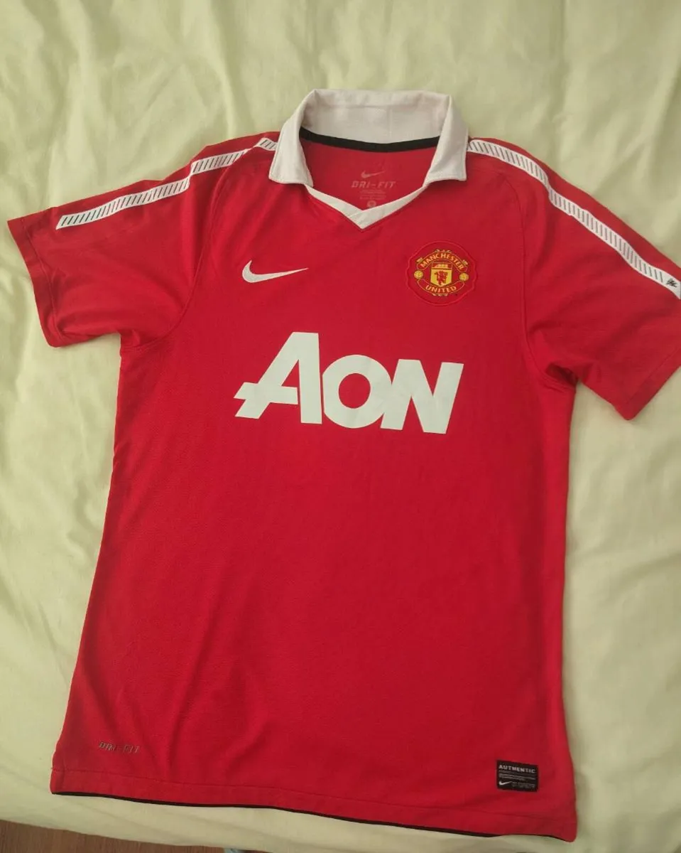 Vintage Manchester united jersey - Image 2