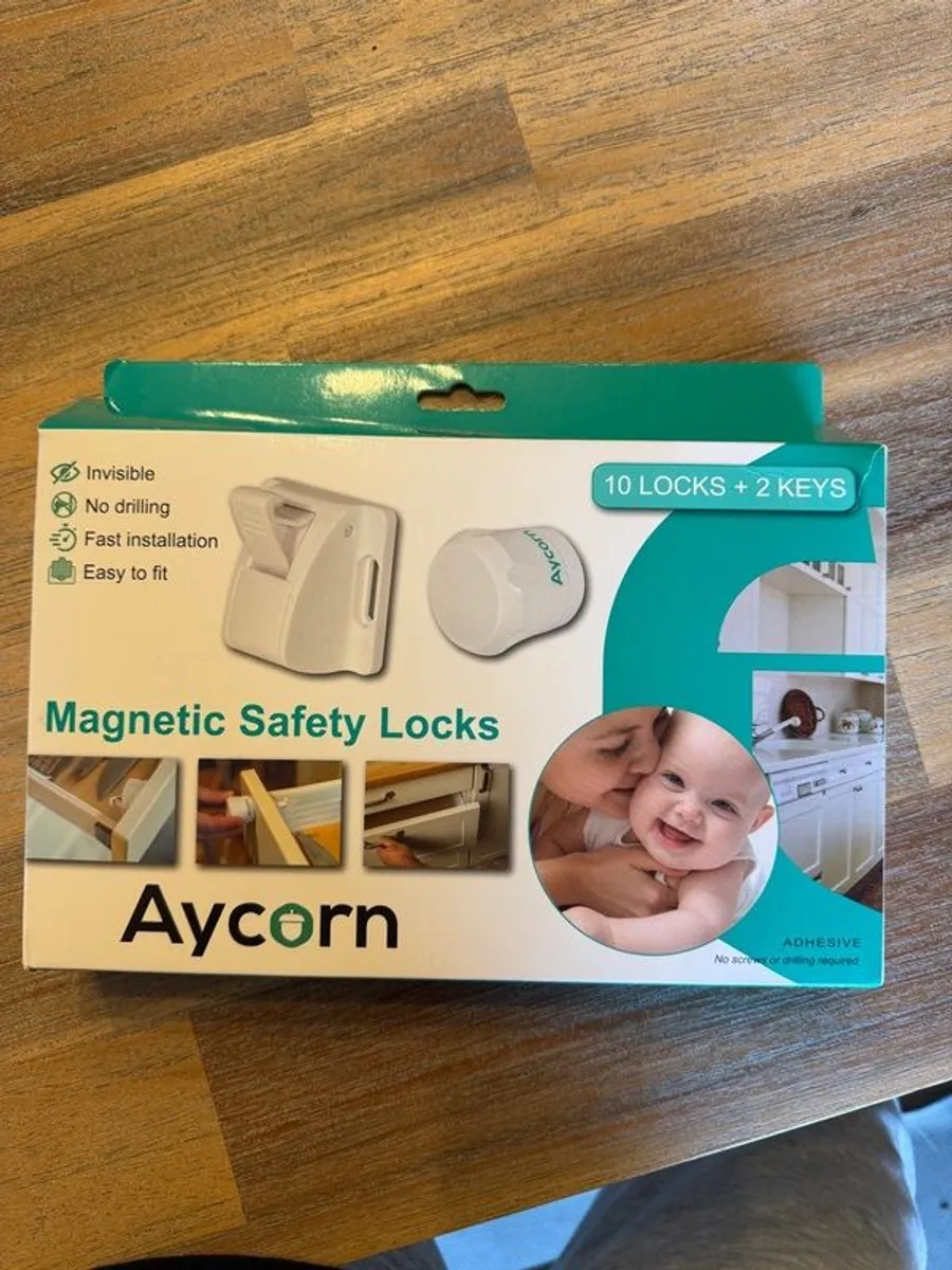 Aycorn Magnetic Safety Locks 10 Locks 2 Keys New - Image 1