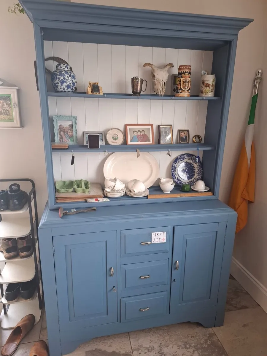 Farmhouse dresser - Image 1