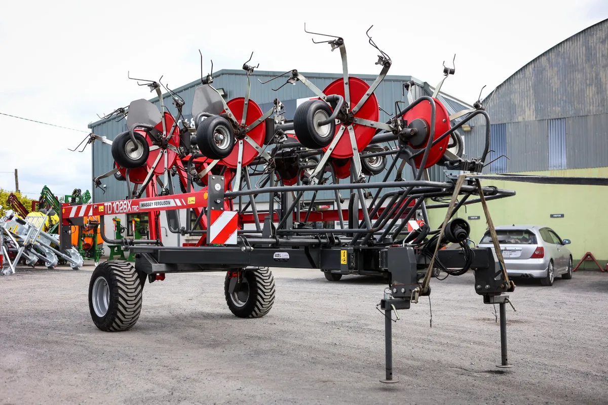 2021 Massey Ferguson Trailed Tedder - Image 1
