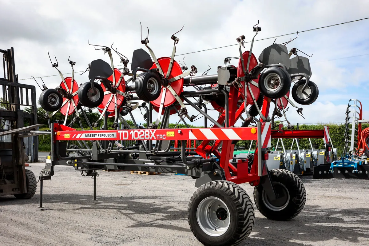 2021 Massey Ferguson Trailed Tedder - Image 3