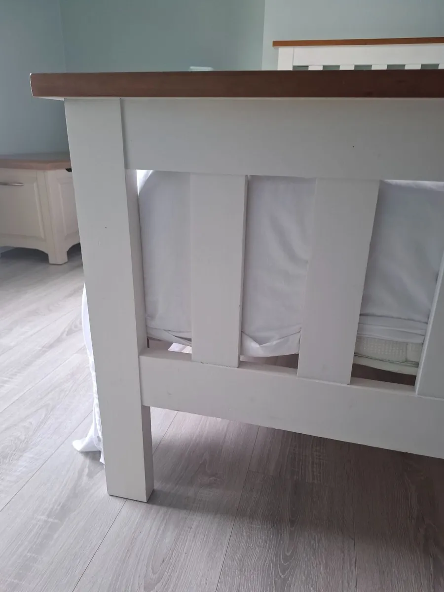 Bed and mattress - Image 2
