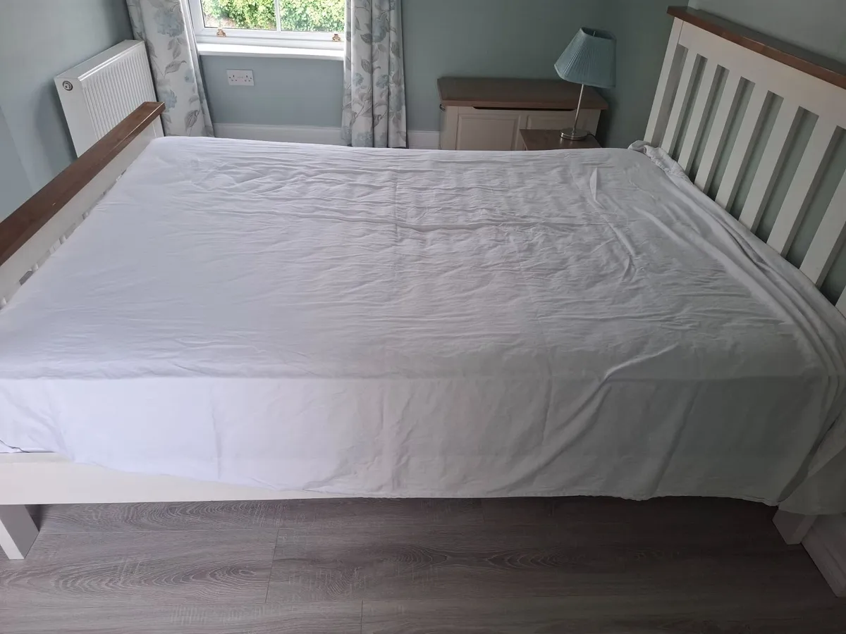 Bed and mattress - Image 3