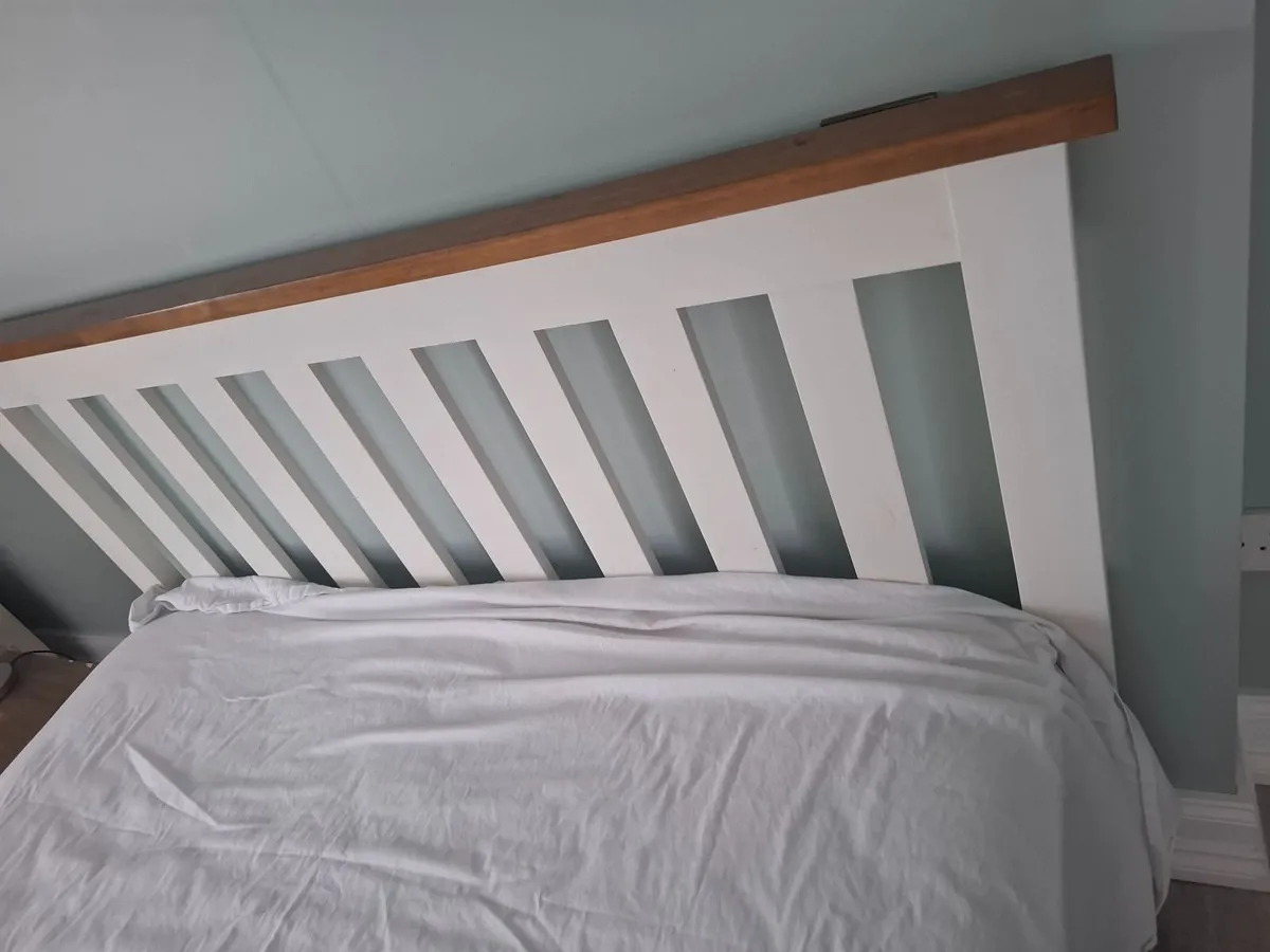 Bed and mattress - Image 4