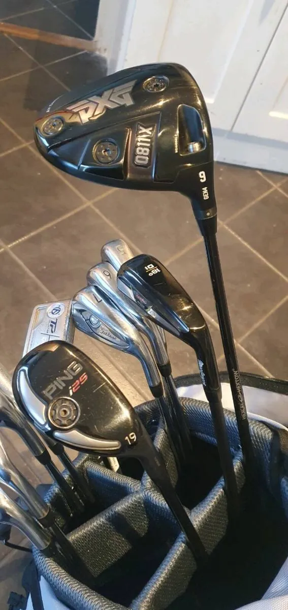 TOP OF RANGE SET OF GOLF GLUBS - Image 1