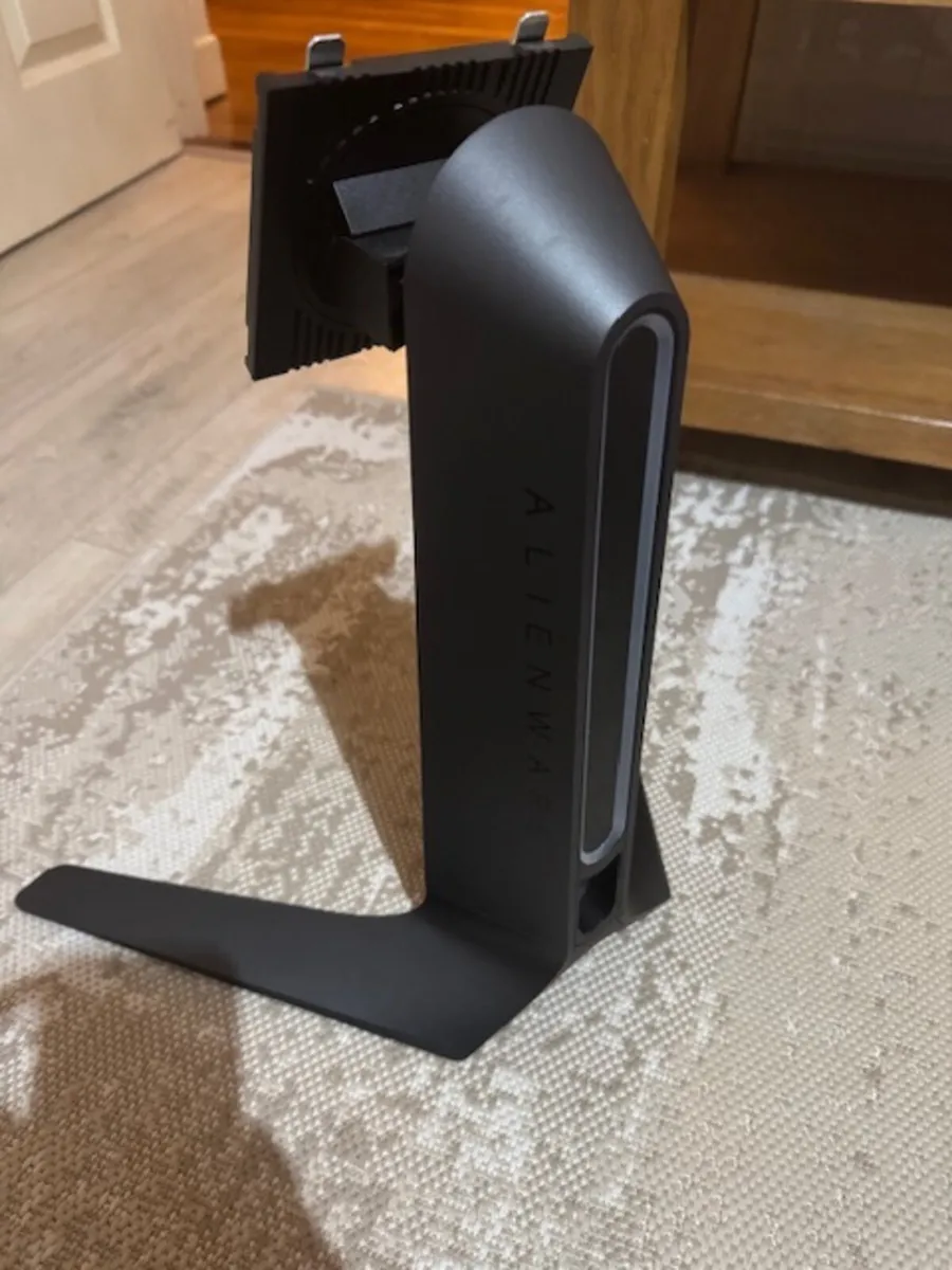 Alien Ware Monitor stand - Image 1