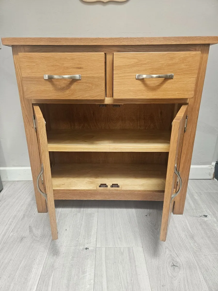 Oak cabinet - Image 1