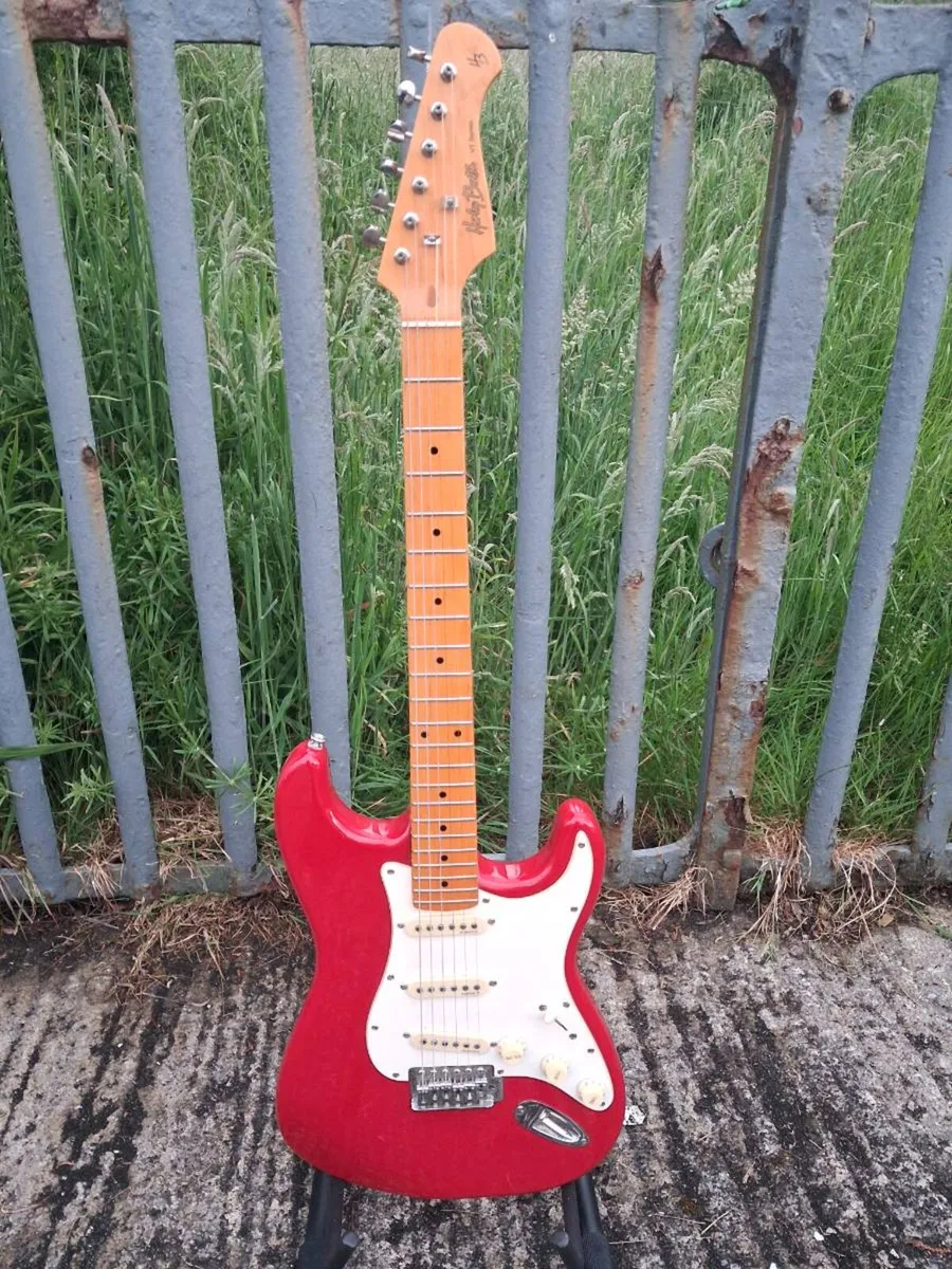 Electric guitar - Image 1