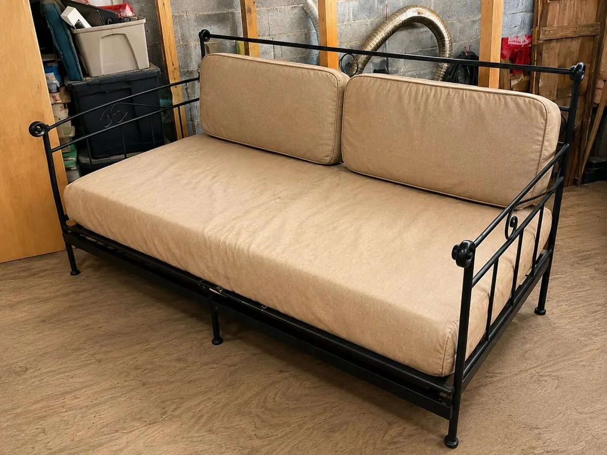 Couch/Day bed - 5 ft bed - Image 1