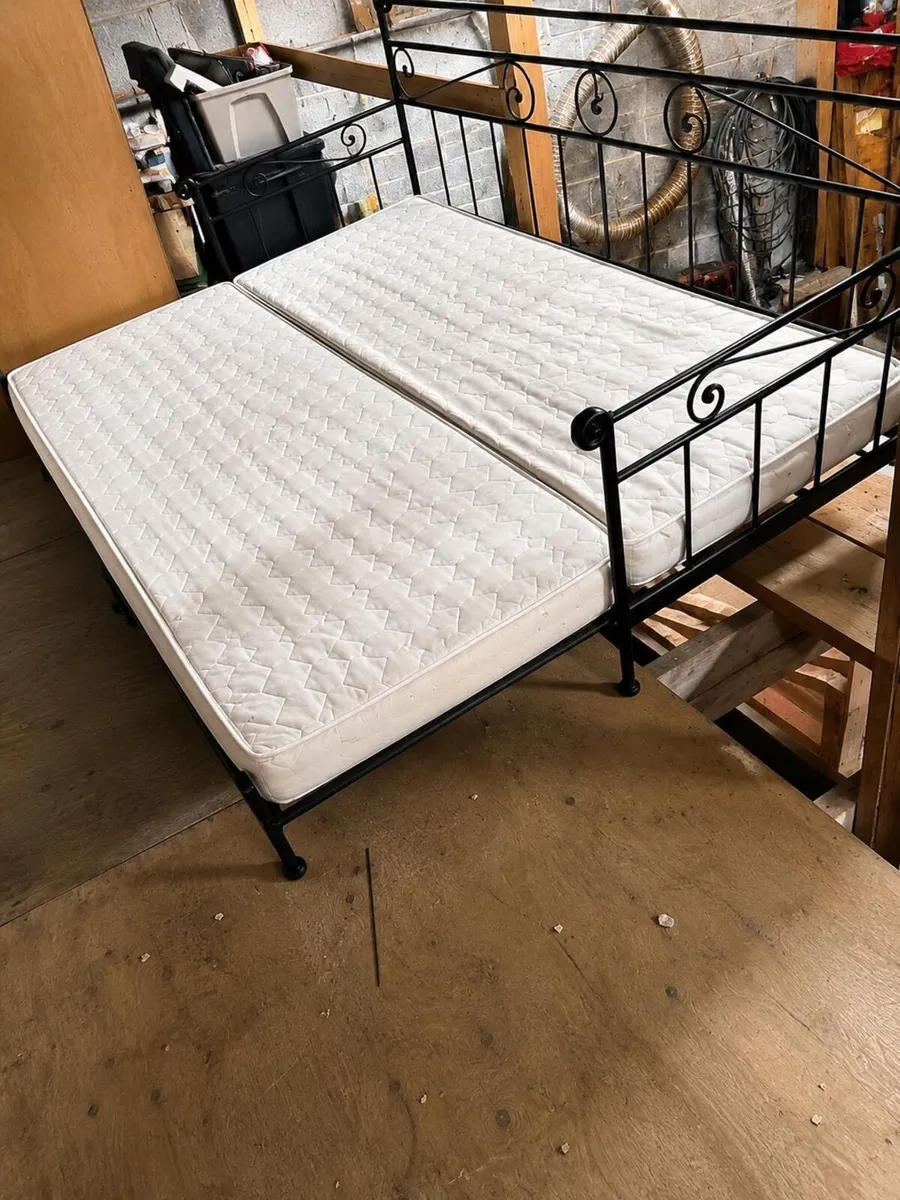 Couch/Day bed - 5 ft bed - Image 3