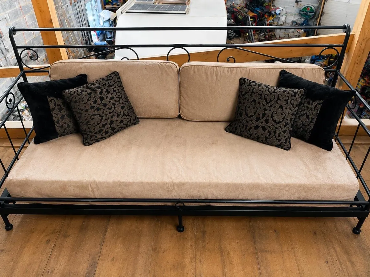Couch/Day bed - 5 ft bed - Image 4