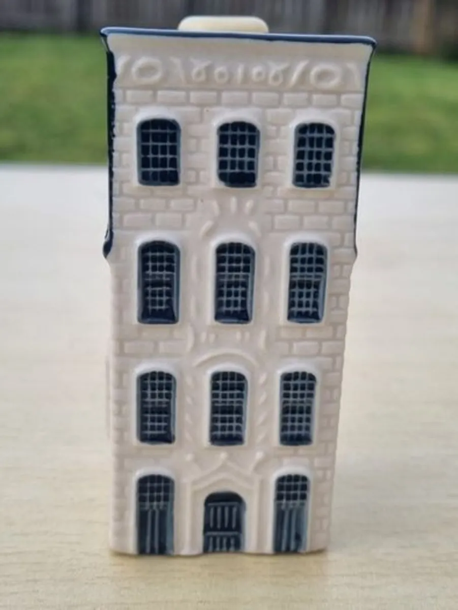 Collector's miniature house no. 27 from the KLM - Image 1