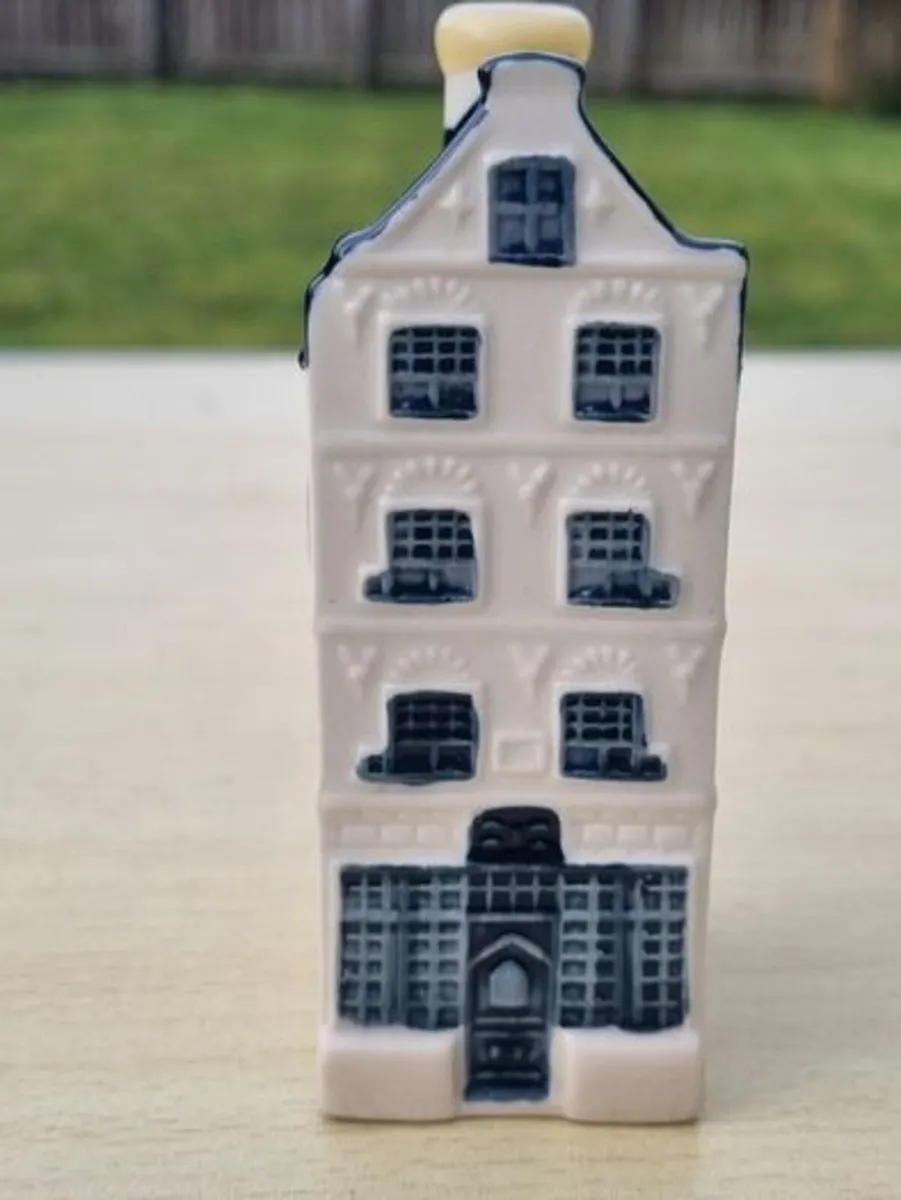 KLM Delft Blue ceramic collector's house - Image 1