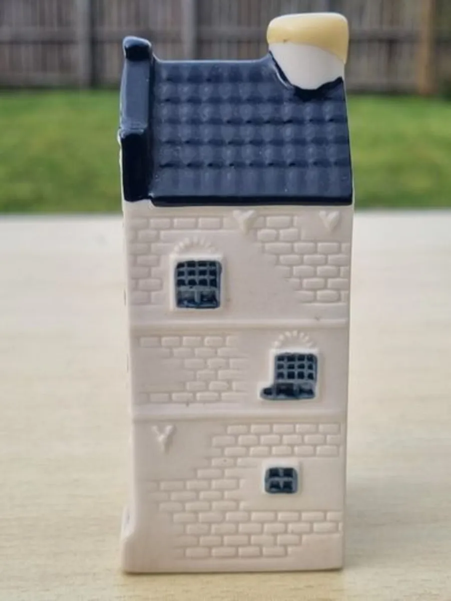 KLM Delft Blue ceramic collector's house - Image 2