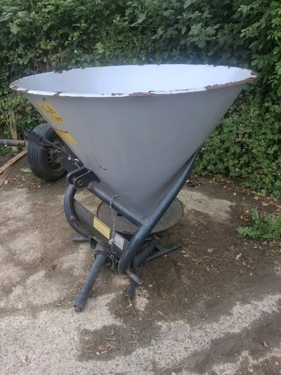 Fertilizer spreader - Image 2