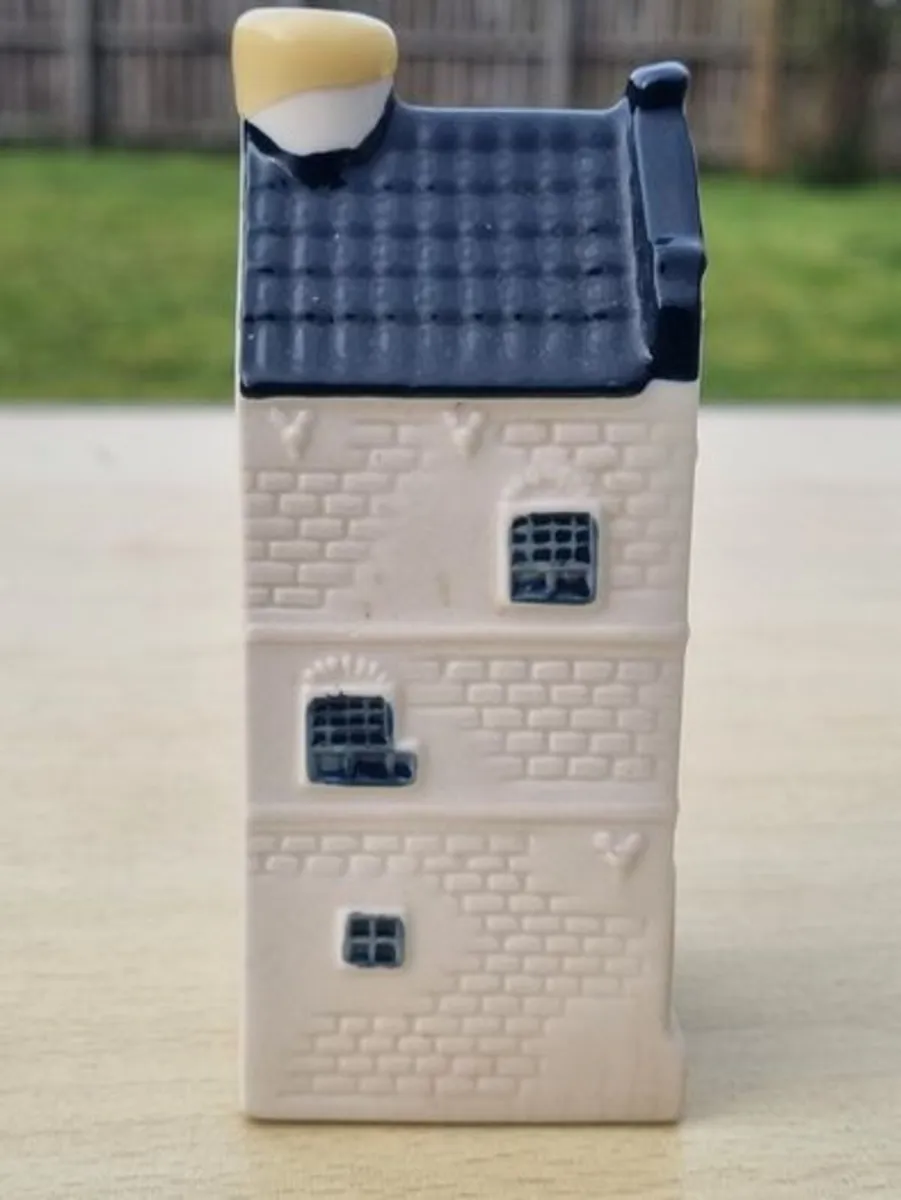 KLM Delft Blue ceramic collector's house - Image 3