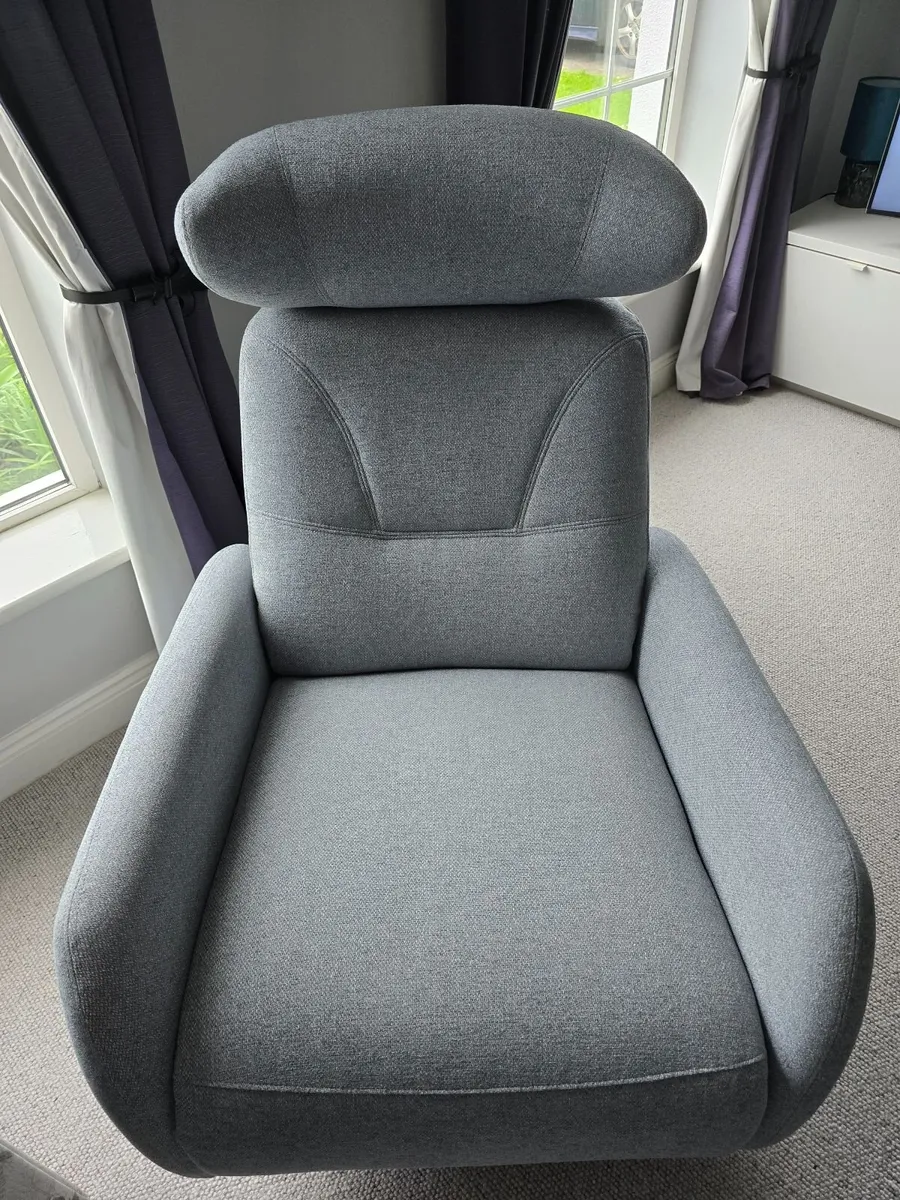 Recliner Swivel Chair Electric Battery Poweredd - Image 1
